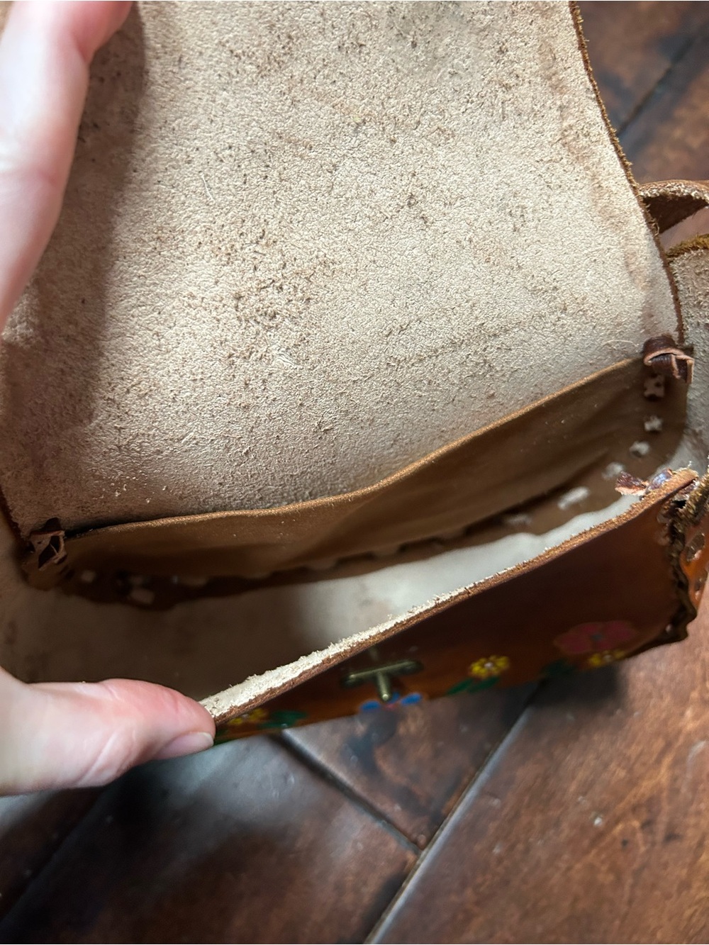 Vintage Brown Floral Embossed Leather Crossbody Bag - Picture 5 of 9